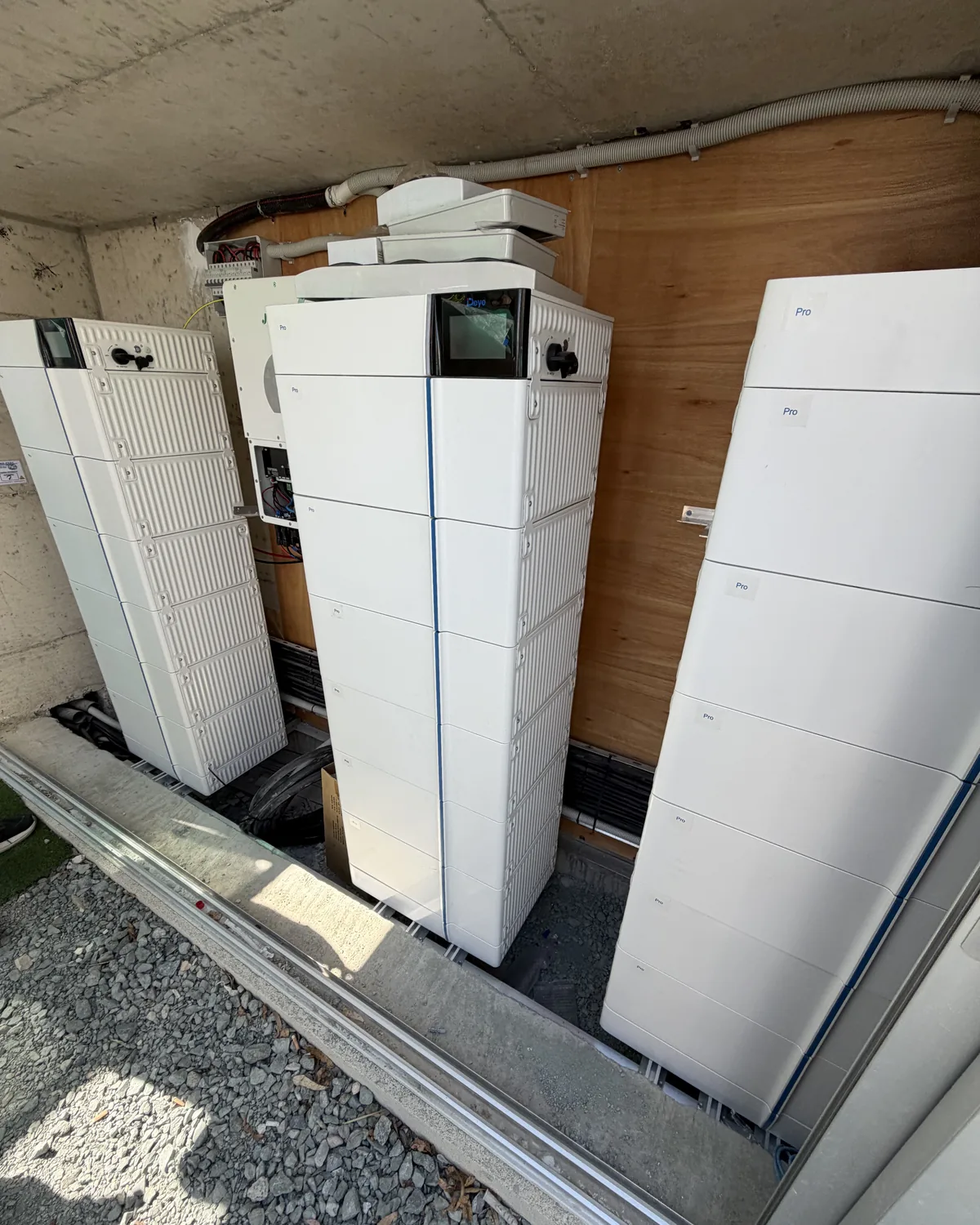 Battery storage stacks and hybrid inverter at Green Padel Club